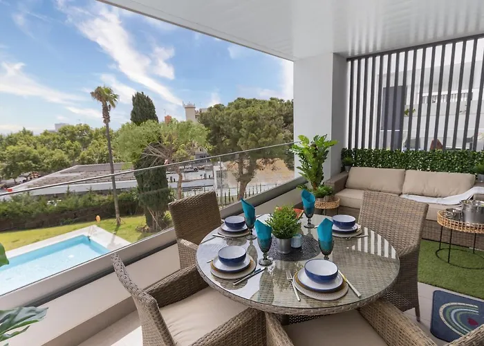 Marbella Luxury Brand New 2-Bedroom Apartment, 3 Min Walk To The Beach!