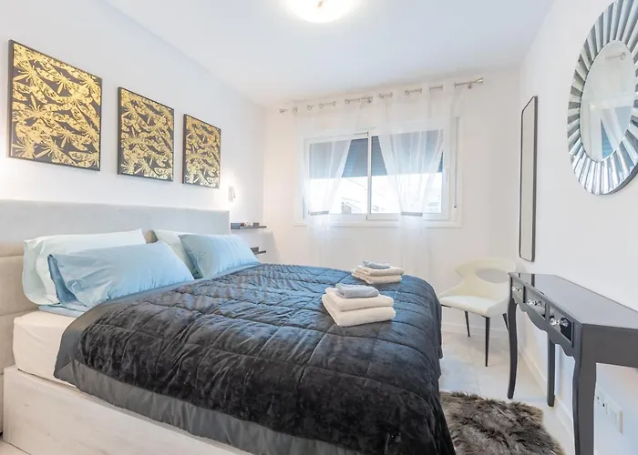 Marbella Luxury Brand New 2-Bedroom Apartment, 3 Min Walk To The Beach!