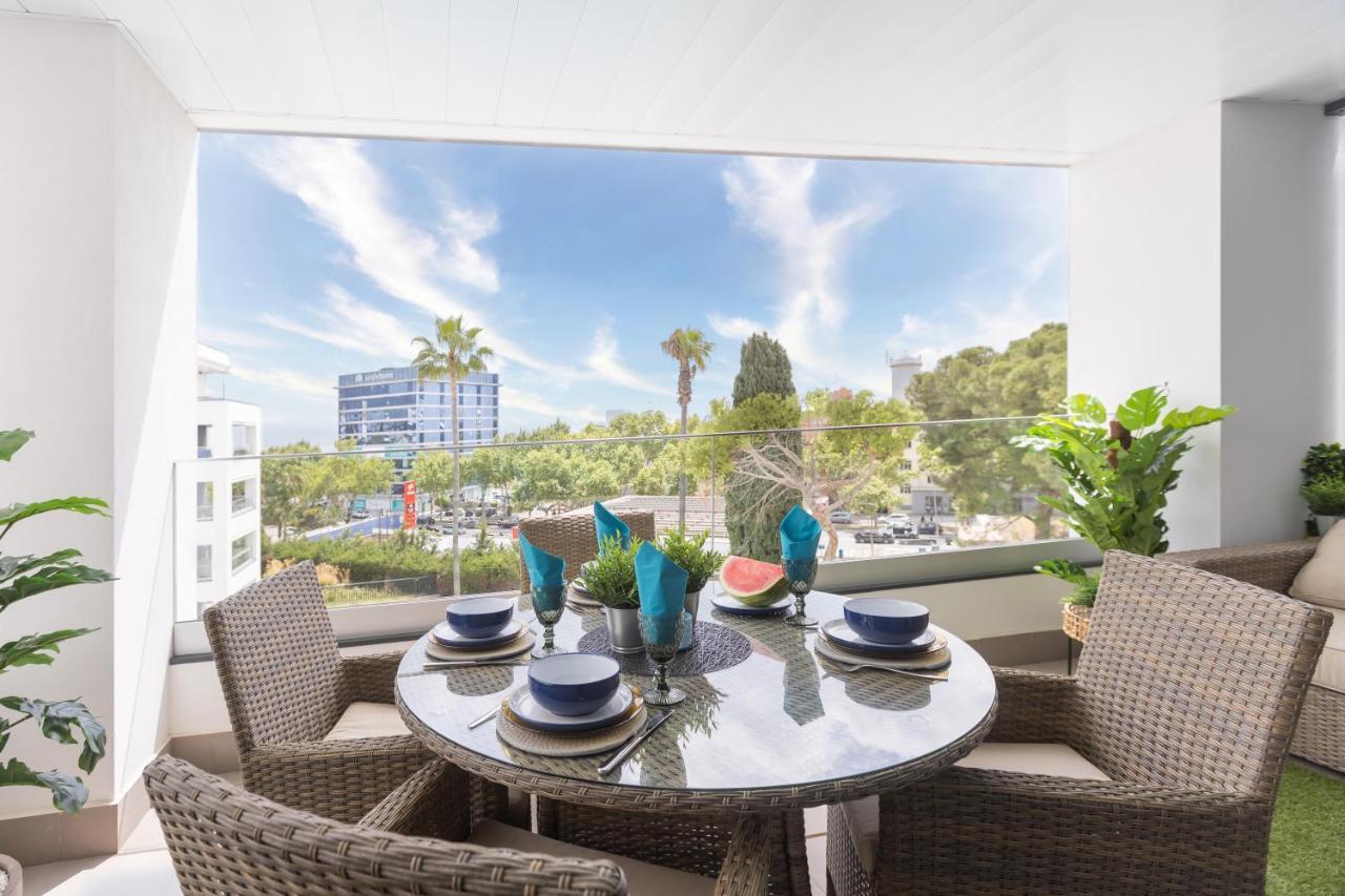 Apartment Luxury Brand New 2-bedroom Apartment, 3 Min Walk To The Beach! *