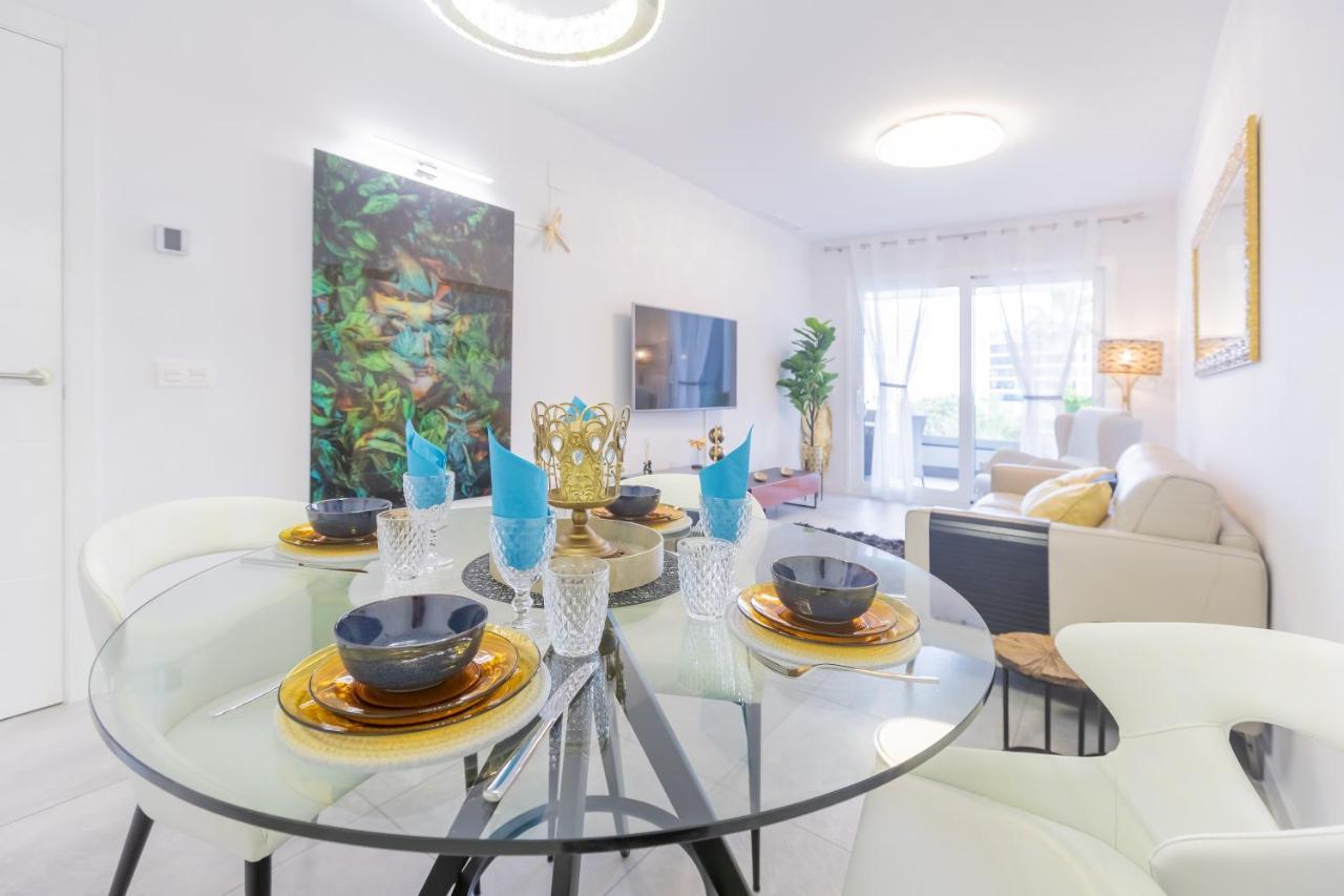 Apartment Luxury Brand New 2-bedroom Apartment, 3 Min Walk To The Beach!