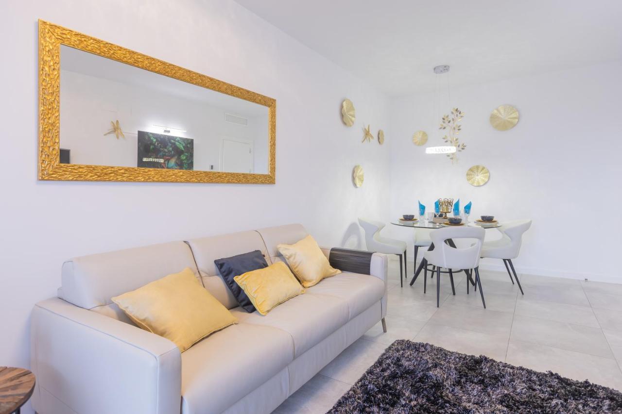 Apartment Luxury Brand New 2-bedroom Apartment, 3 Min Walk To The Beach! *