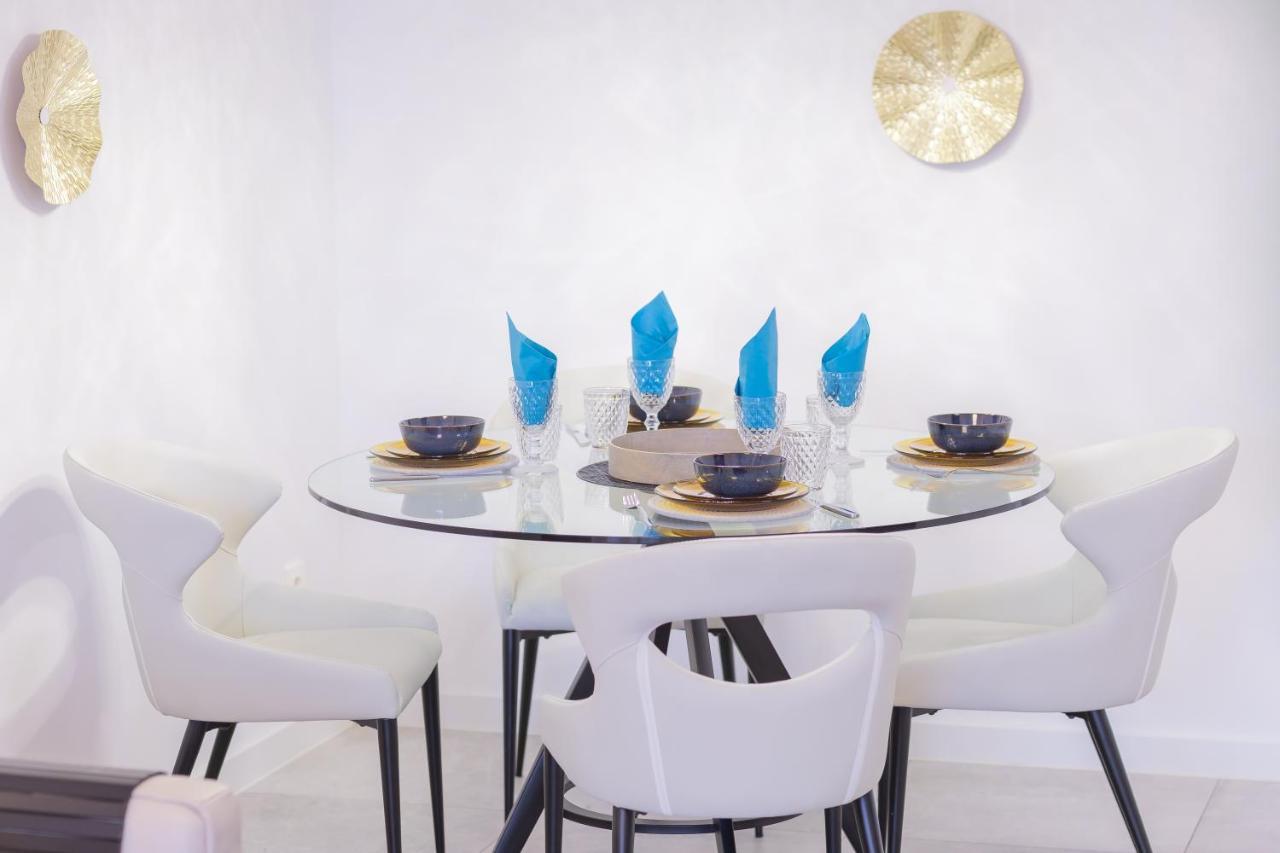 Luxury Brand New 2-bedroom Apartment, 3 Min Walk To The Beach! Apartment