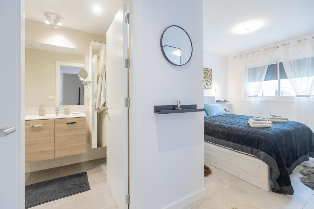 Luxury Brand New 2-bedroom Apartment, 3 Min Walk To The Beach! Apartment *