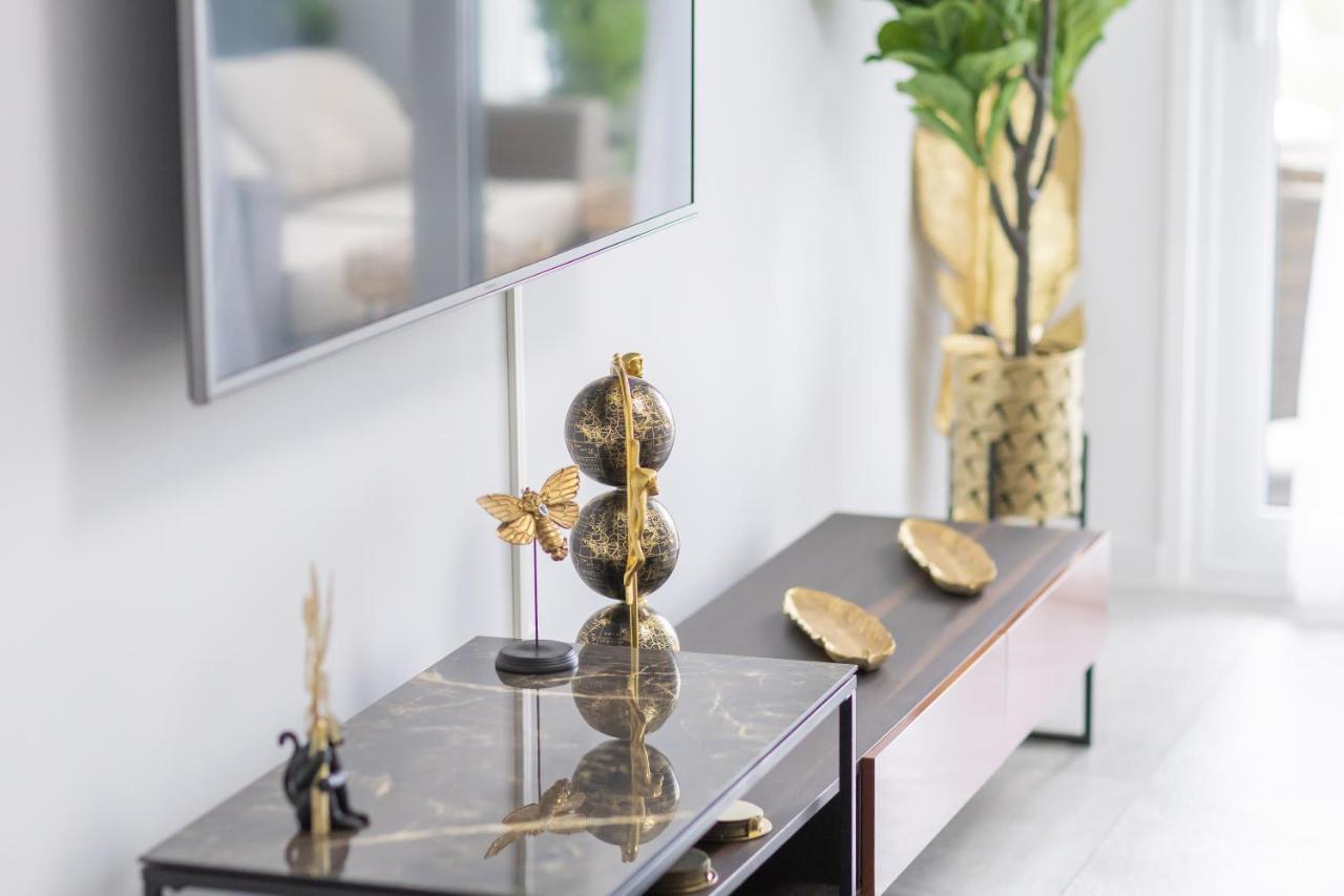 Luxury Brand New 2-bedroom Apartment, 3 Min Walk To The Beach! Marbella
