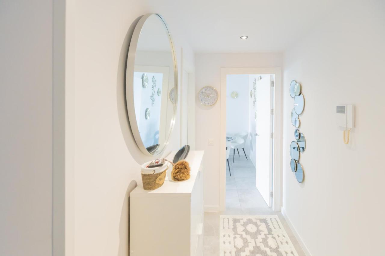 Luxury Brand New 2-bedroom Apartment, 3 Min Walk To The Beach!