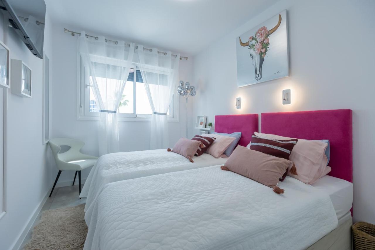 Luxury Brand New 2-bedroom Apartment, 3 Min Walk To The Beach! Apartment *