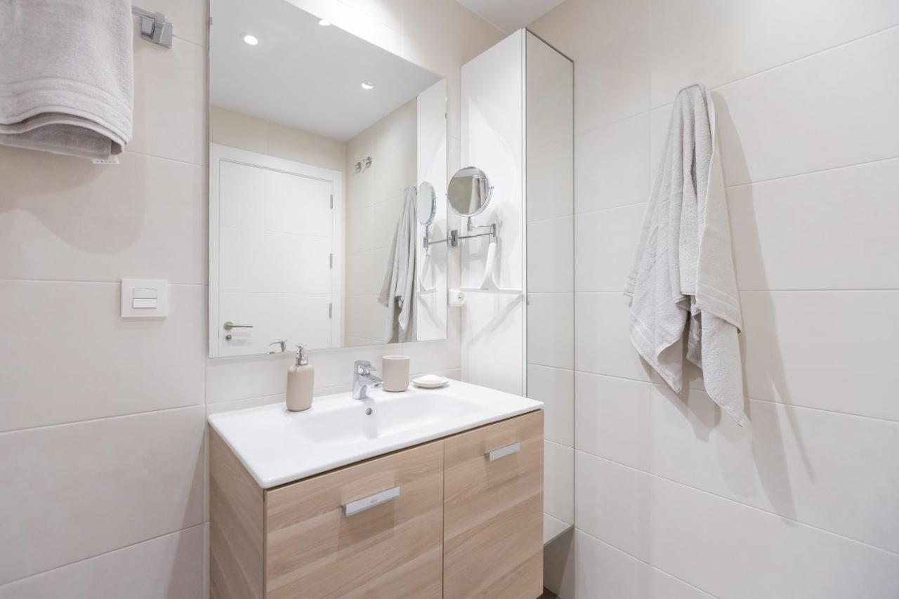 Luxury Brand New 2-bedroom Apartment, 3 Min Walk To The Beach! Apartment Marbella