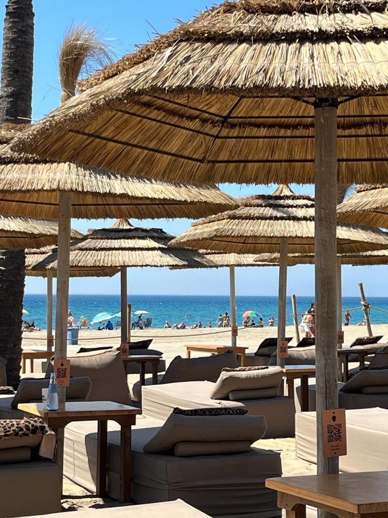 Luxury Brand New 2-bedroom Apartment, 3 Min Walk To The Beach! Apartment *